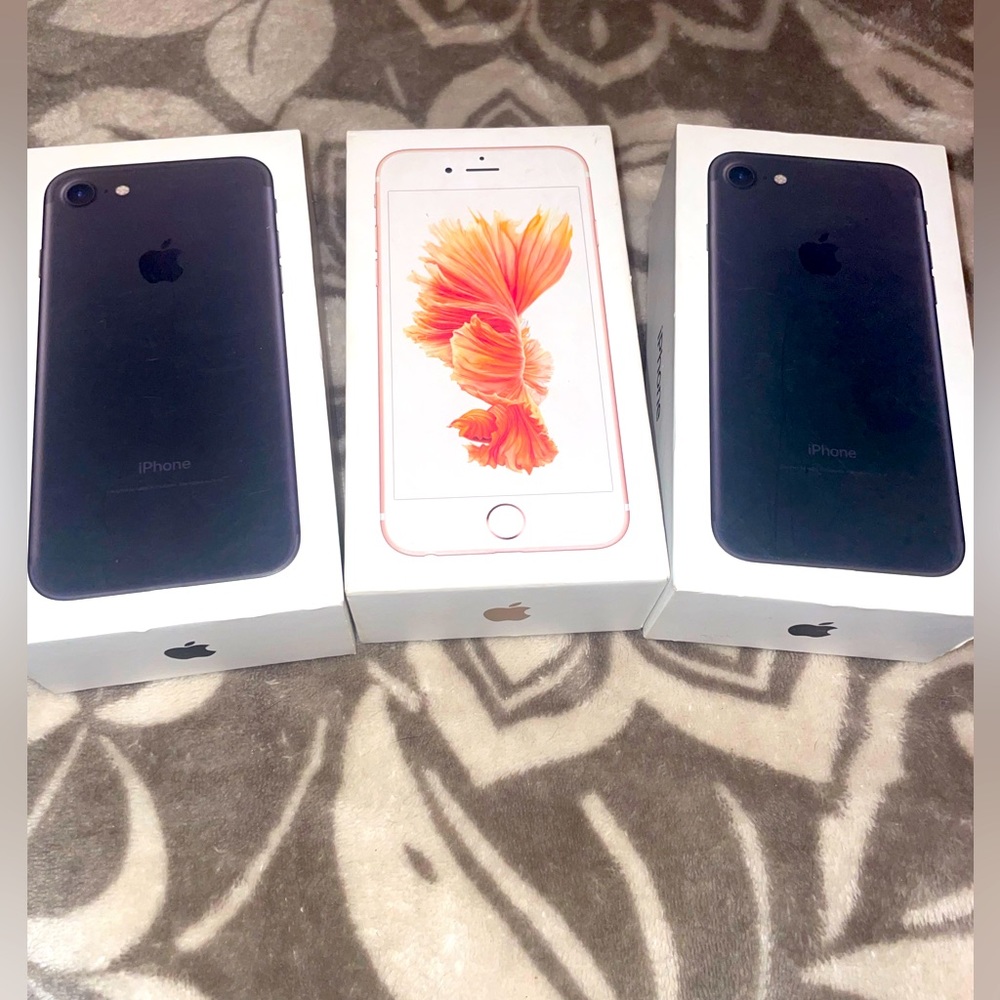 3 empty i phone boxes 📱